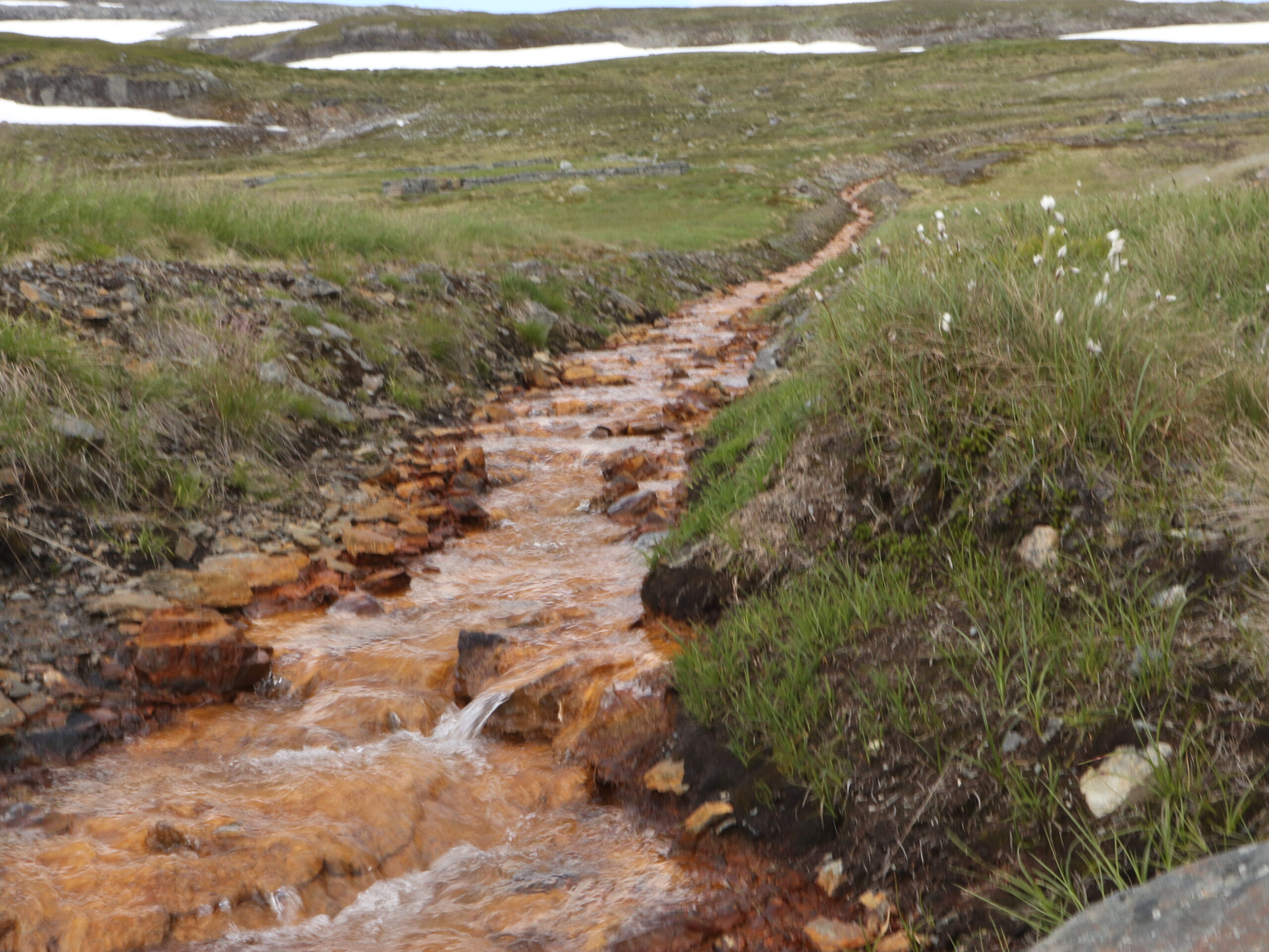 Sommerminne fra Kjøligruver, en strøm av forurensing